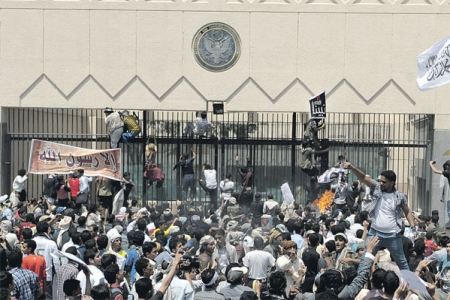 انفجار محيط السفارة الأمريكية بصنعاء ألعاب نارية