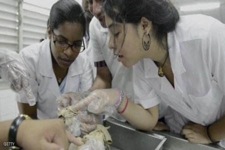 في جمهورية كاسترو .. دراسة الطب ‘‘ مجانا ‘‘ لطلاب العالم