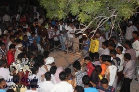 الآلاف في المكلا يشيعون الشهيدة إيناس بامحيسون إلى مثواها الأخير بمقبرة يعقوب (صور)