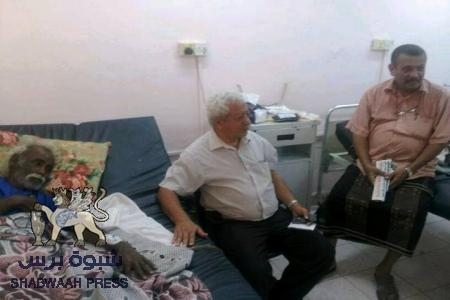 رئيس المجلس الاعلى للثورة السلمية يزور الجريح الخليفي ويقدم عونا عبارة عن خمسة وثلاثين دولار أمريكي
