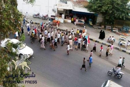 المكلا .. تصعيد شعبي ‘‘متواصل‘‘ للمطالبة بإطلاق سراح ناشطون والتنديد بجرائم الجيش اليمني