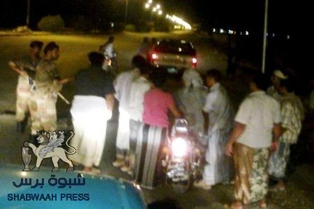 إطلاق نار على ثكنة عسكرية في غيل باوزير والجيش يقوم بحملة مداهمات للمنازل