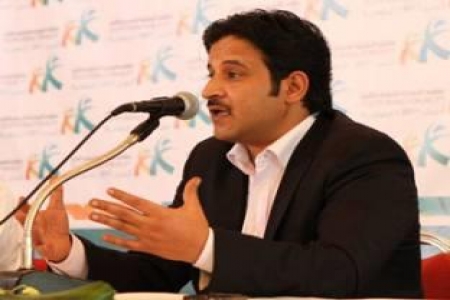 علي الظفيري : رفقاً بمن لجأ لبلادكم طلباً للرزق.. حاسبوه بالقانون وحاسبوا من جاء به