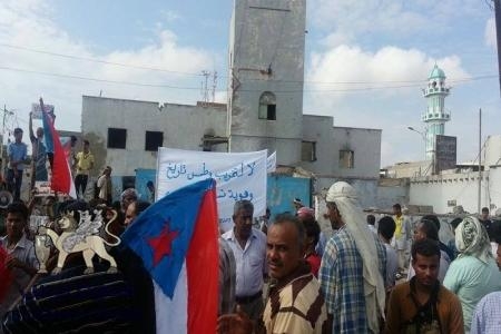 وقفة إحتجاجية أمام مبنى شرطة الشيخ عثمان التاريخي, ومناشدة للمحافظ بحماية معالم عدن