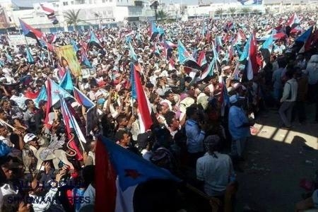 سكاي نيوز : عدن.. تظاهرة حاشدة تطالب بالانفصال