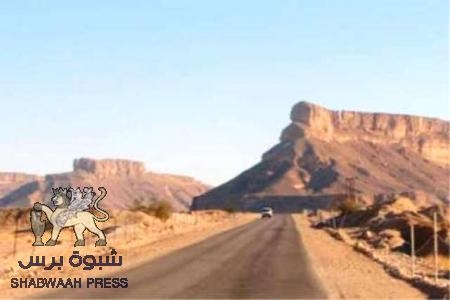 إنفجار شرق شبام يستهدف سيارة تحمل مرتبات جنود اللواء 23 بالعبر
