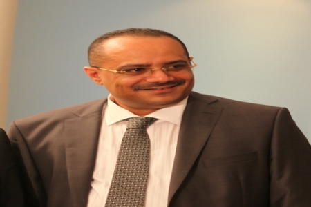 وزير النقل يهاجم وزير المالية .. ويقول .. ليتني لم اسمع مقابلته في قناة اليمن
