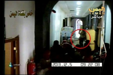 مدير مستشفى العرضي يقدم استقالته احتجاجا على عرض قناة اليمن لتسجيلات كاميرات المراقبة لساعة اقتحام المجمع