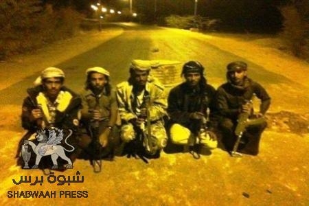 قبائل بني مرة يحاصرون شركة كالفالي النفطية في وادي عمد ويمهلون حراستها الى فجر الغد للتسليم