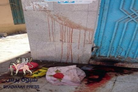 مقتل جندي يمني على يد زملائه العسكريين رغم تعريفه لهم بهويته