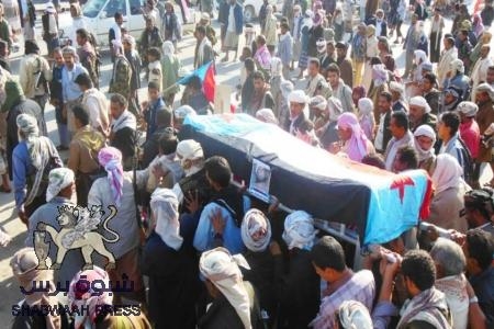 بحزن شديد وألم : عتق تودع أبنها الشهيد محمد فيصل بن حسن (صور)