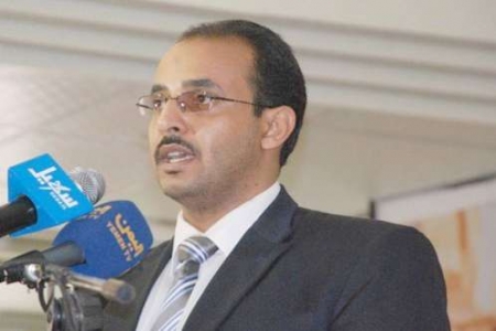 محافظ حضرموت: يتهم مدير أمن ساحل حضرموت بتسليم مقرات الأمن لعناصر خارجة على القانون
