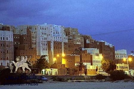 عاجل : 6 قتلى في غارة جوية على سيارة في مديرية شبام .