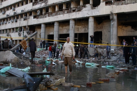 مقتل 10 اشخاص في تفجيرات واشتباكات في مصر