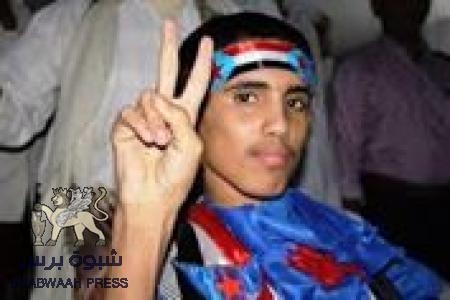 الجريح محسن لبهص يغادر الى مصر لمواصلة العلاج