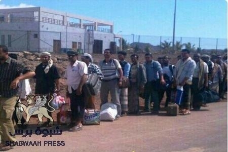 في ثاني عملية ترحيل : مغادرة 50 اجنبيا من مشروع تصدير الغاز في بلحاف بعد هجوم صاروخي