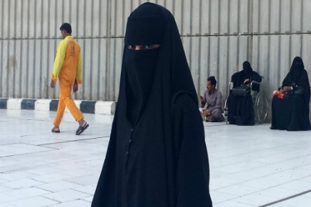 صدمة بسبب عدم انقاذ حياة السعودية آمنة باوزير ‘‘ منعا للاختلاط ‘‘
