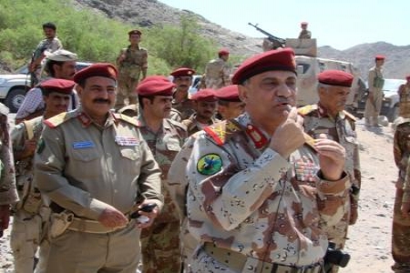 وصول وزير دفاع اليمن الى حضرموت لتدارك الوضع في المحافظة عقب معارك خلفت قتلى وجرحى بين صفوف الجيش .