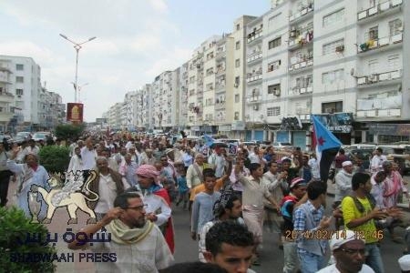 خطباء الساحات الجنوبية يؤكدون على رفض الأقاليم وتقسيم الجنوب