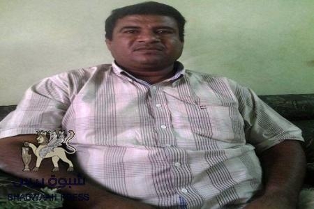 عصابة مسلحين يطلقون النار على منزل رشدي التميمي بعد تصديه لمحاولة بسطهم على قطعة ارض في المكلا