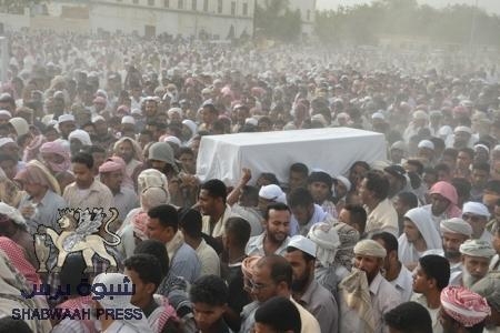 تشييع كبير لجثمان الشهيد الشيخ الداعية علي بن سالم باوزير في غيل باوزير