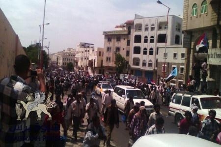 عاجل: اطلاق نار على مسيرات كبرى متجهة من المعلا ومن ساحة الدرويش الى ساحة العروض