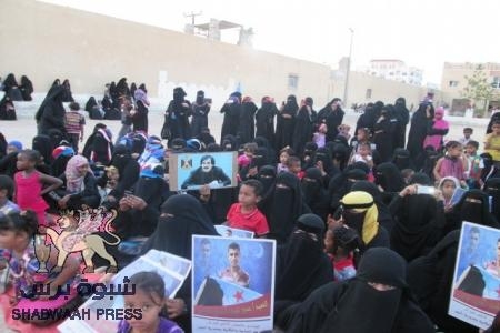 حرائر الجنوب بالشحر يحيين أربعنية شهداء الهبة الشعبية بمديرية الشحر بمهرجان خطابي و مسرحي‎