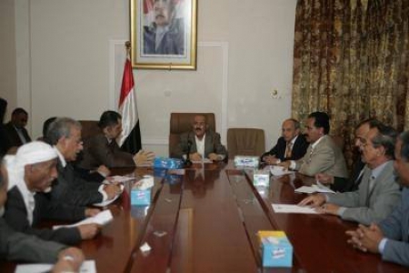 صالح يستدعي اللجنة العامة ويوجه بإنزال صور الرئيس ‘‘هادي‘‘ من مقر حزب المؤتمر ورميها خارجا !