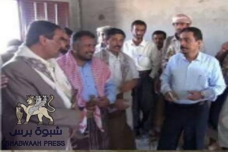 محافظ شبوه باحاج يتخلى عن واجباته ويعمل مقاول صيانة أنابيب نفط