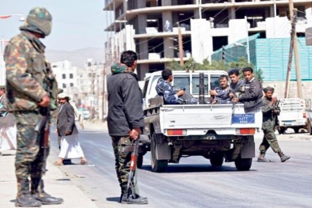 تفجير طقم عسكري يمني بقذيفة آر بي جي في غيل باوزير