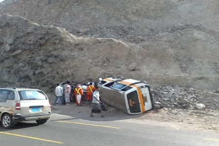 وفاة ثمانية أشخاص من أسرة واحدة في حادث مروري صباح اليوم في نقيل سمارة بإب