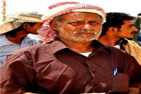 الحكومة اليمنية ترضخ لحلف قبائل حضرموت وتقدم عدل ملياري ريال وعشرين سيارة و202 قطعة سلاح