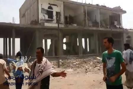 انفجار سيارة مفخخة أمام مقر جهاز الاستخبارات في بلدة تبن محافظة لحج شمال عدن