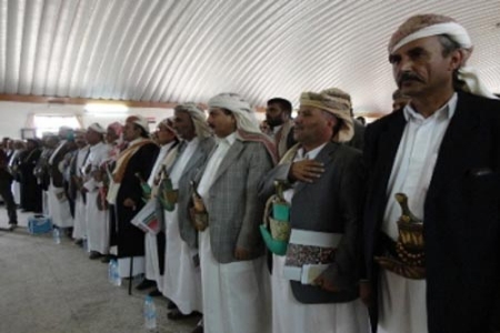 أحد شيوخ اليمن يُهرب مطلوبين أمنياً على ذمة تفجير مسجد دار الرئاسة عبر مطار صنعاء