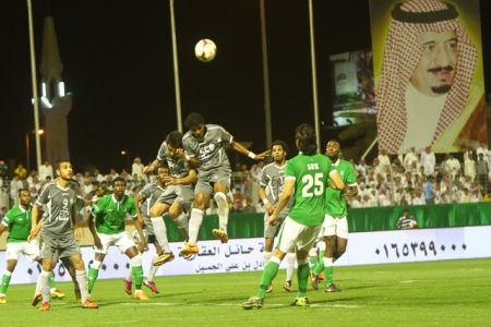 الأهلي يكتسح الطائي ويضرب موعداً مع الاتحاد في قبل نهائي كأس خادم الحرمين