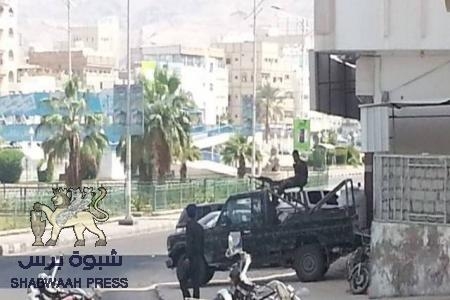 اشتباكات عنيفة مستمرة بين أبناء مدينة المكلا وقوات الجيش وعصيان مدني يلف المدينة‎