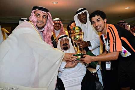 الملك يتوج الشباب بكأس خادم الحرمين