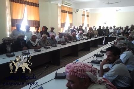يدير أعمال المديرية من أبوظبي : فضيحة مدير عام مديرية عرماء بشبوه غايب منذ عام 2010م ‎