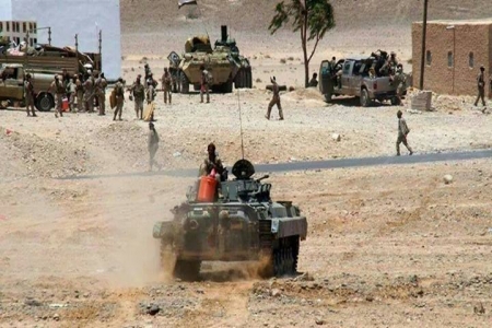 مسلحو ‘‘ القاعدة ‘‘  يفرّون براً وبحراً من اليمن