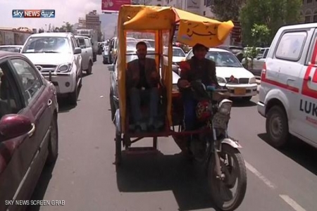 بثلاث عجلات : طريقة طريفة لـ ‘‘ كسر الحظر‘‘ باليمن