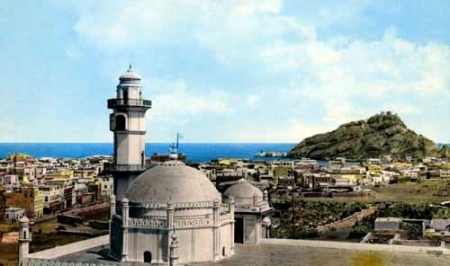 مسجد العيدروس .. معلم أثري شهير وقبلة للعلم والعلماء