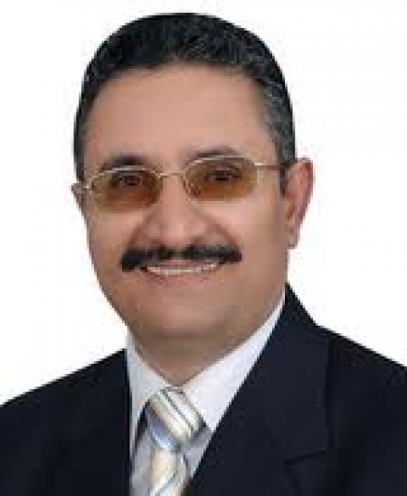 نصر طه مصطفى يحيل الى التحقيق أكاديمي جنوبي اعترض على صفقة بـ 60 مليون دولار بدون مناقصة