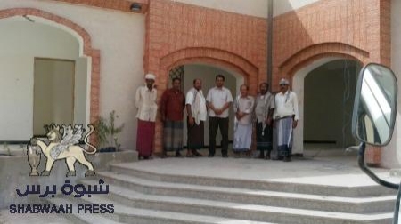 الوكيل المساعد للشؤون الفنية بالمحافظة يتفقد بعض المشاريع في دوعن