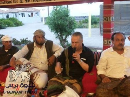 الشيخ المفلحي يلتقي بنشطاء جنوبيين بعدن