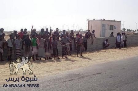 أمن المكلا يرفض احكام القضاء ويحشد قوة أمنية لاقتحام ومحاصرة أرض آل باحيدان بالمكلا ‘‘صور‘‘
