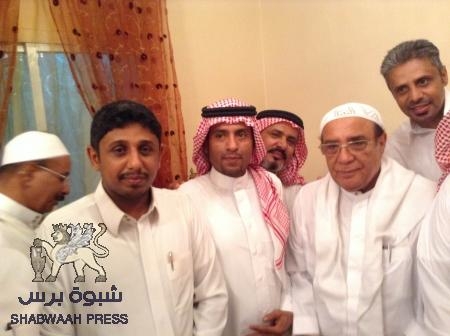 الرئيس حيدر العطاس ليتقي  بابناء منطقة الواحدي في منزل الشيخ عبدالواحد بن سعيد  (صور)