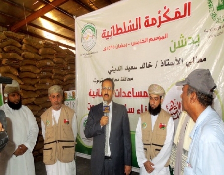 صنعاء تسرق بترول حضرموت وسلطان عمان يواسي أهلها بمواد غذائية