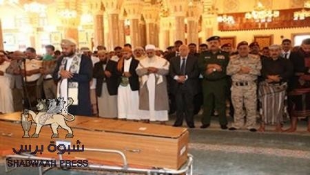 الرئيس هادي يؤدي صلاة الجنازة على جثمان اللواء الزوعري