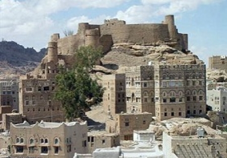 مصرع اثنين مسلحين وجرح ثلاثة جنود في محاولة اقتحام المجمع الحكومي برداع