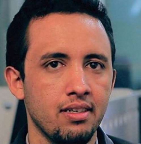 نجاة رئيس تحرير صحيفة تتبع أنصار الله من الاغتيال أثناء بث حي لقناة الجزيرة